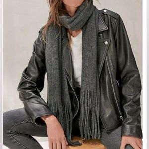 New Lucky Brand Solid Brushed Gray Polyester & Acrylic Scarf.